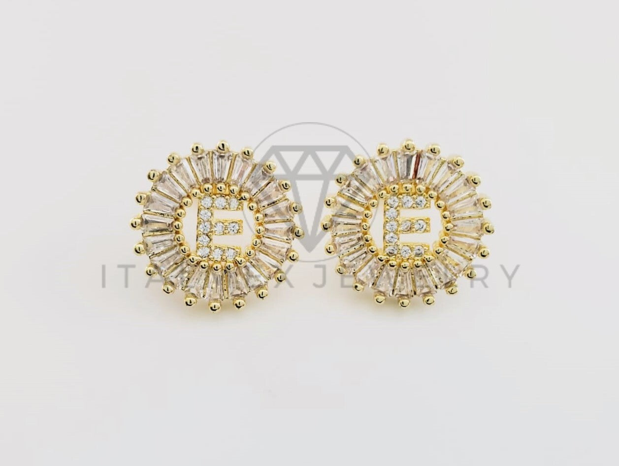 Broquel de Lujo - 102583 - Diseño de Inicial "E" CZ Clara Oro Laminado 18K