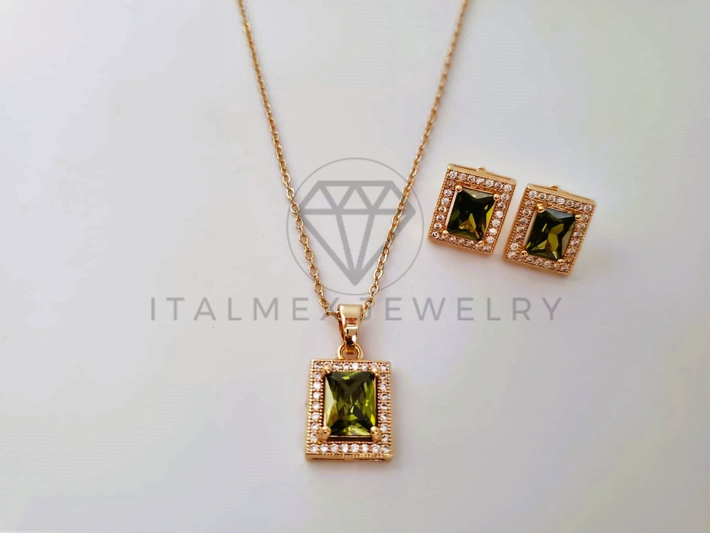 Juego de Lujo - 103943 - Diseño Corte Princesa Circonia Verde Oro Laminado 18K