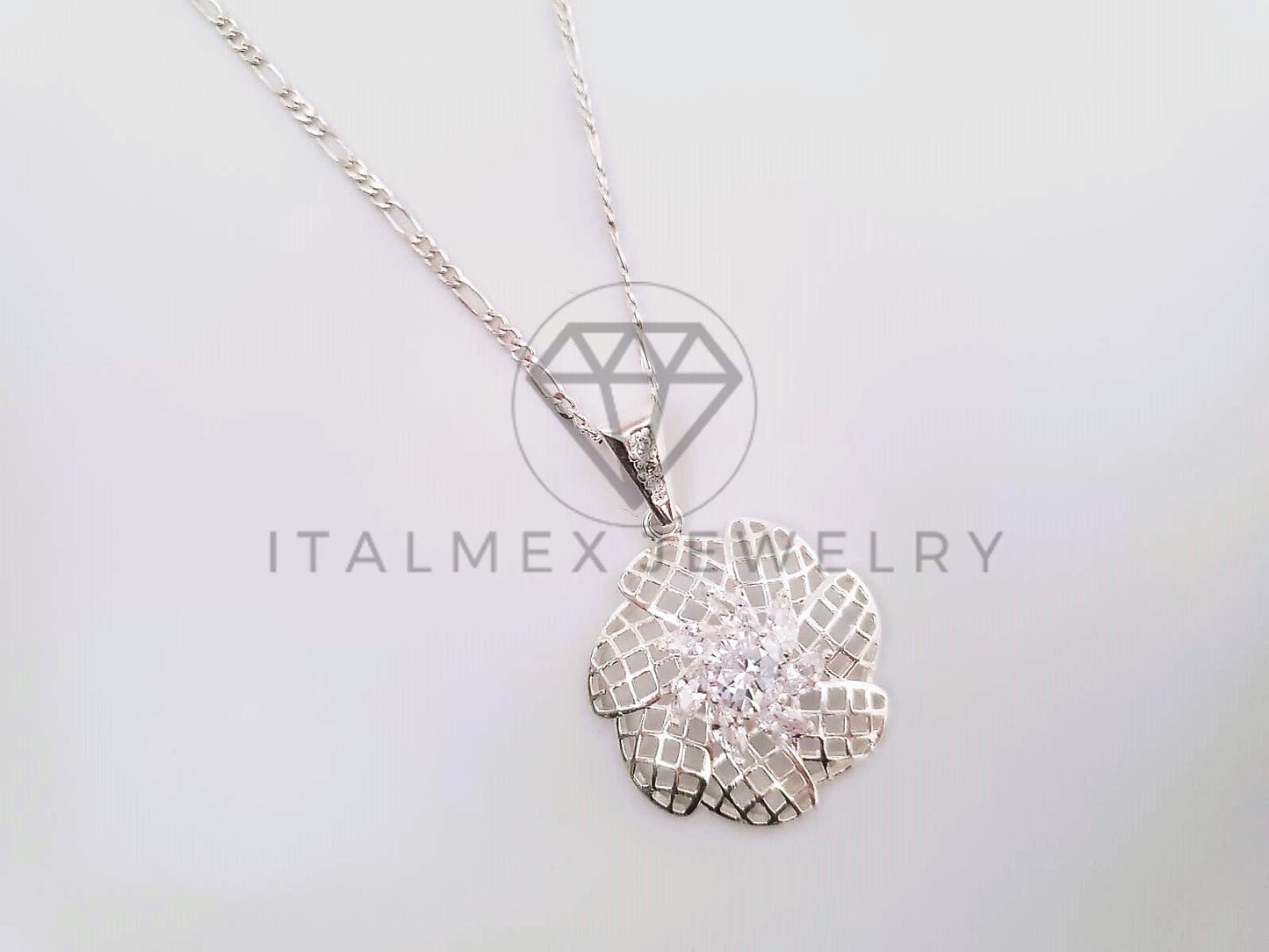 Dije Elegante - 104665 - Diseño Flor Red CZ Clara Plata Fina .925