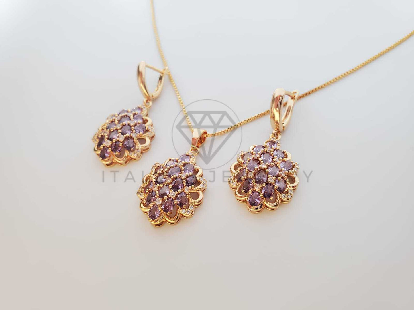Juego de Lujo - 100618 - Diseño de CZ Color Morado Oro Laminado 18K