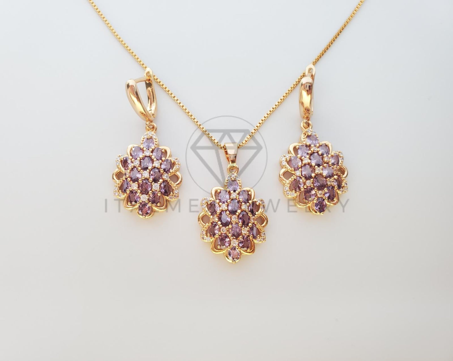 Juego de Lujo - 100618 - Diseño de CZ Color Morado Oro Laminado 18K
