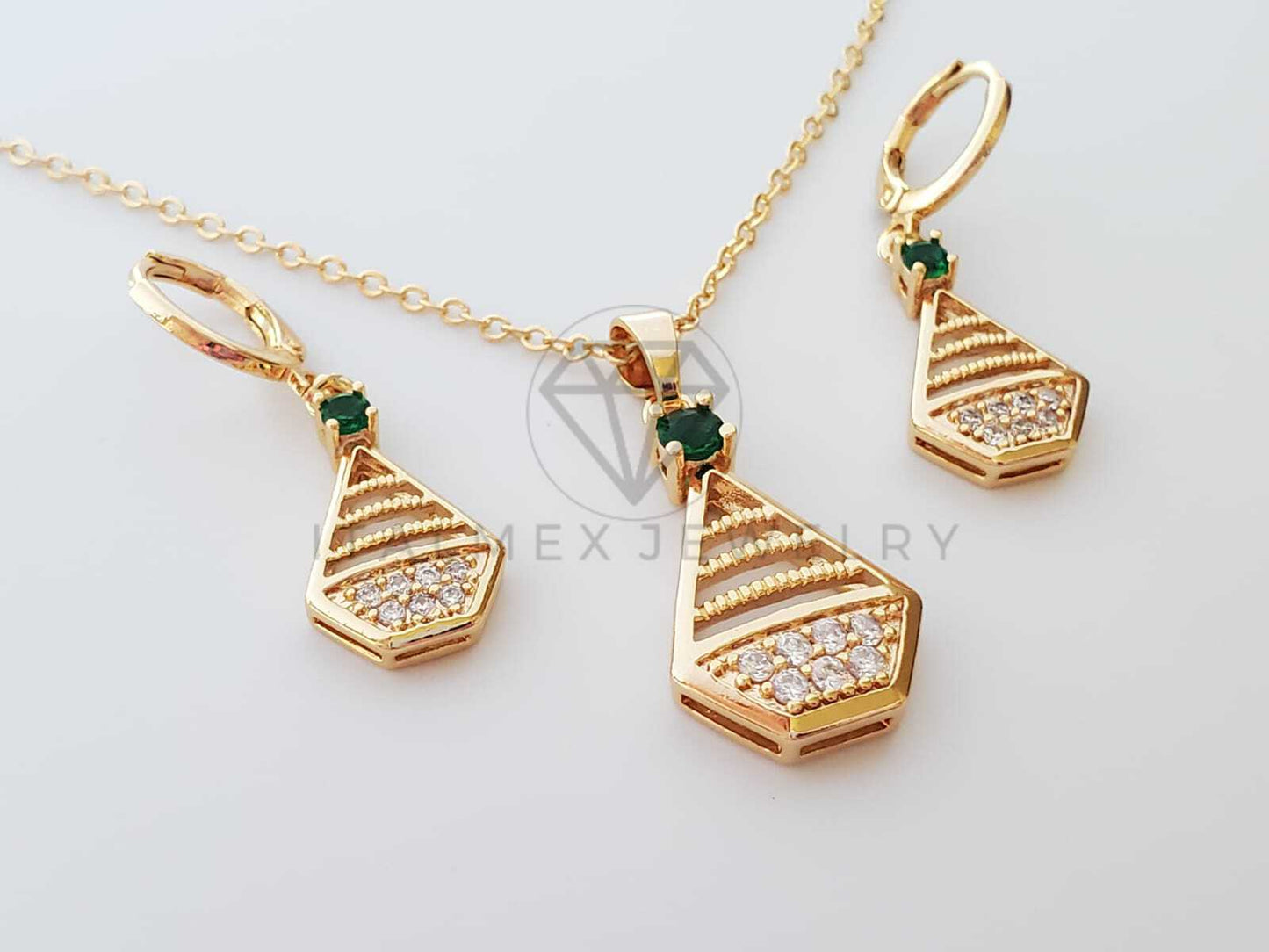 Juego de Lujo - 100615 - Diseño de Barco CZ Color Claro y Verde Oro Laminado 18K