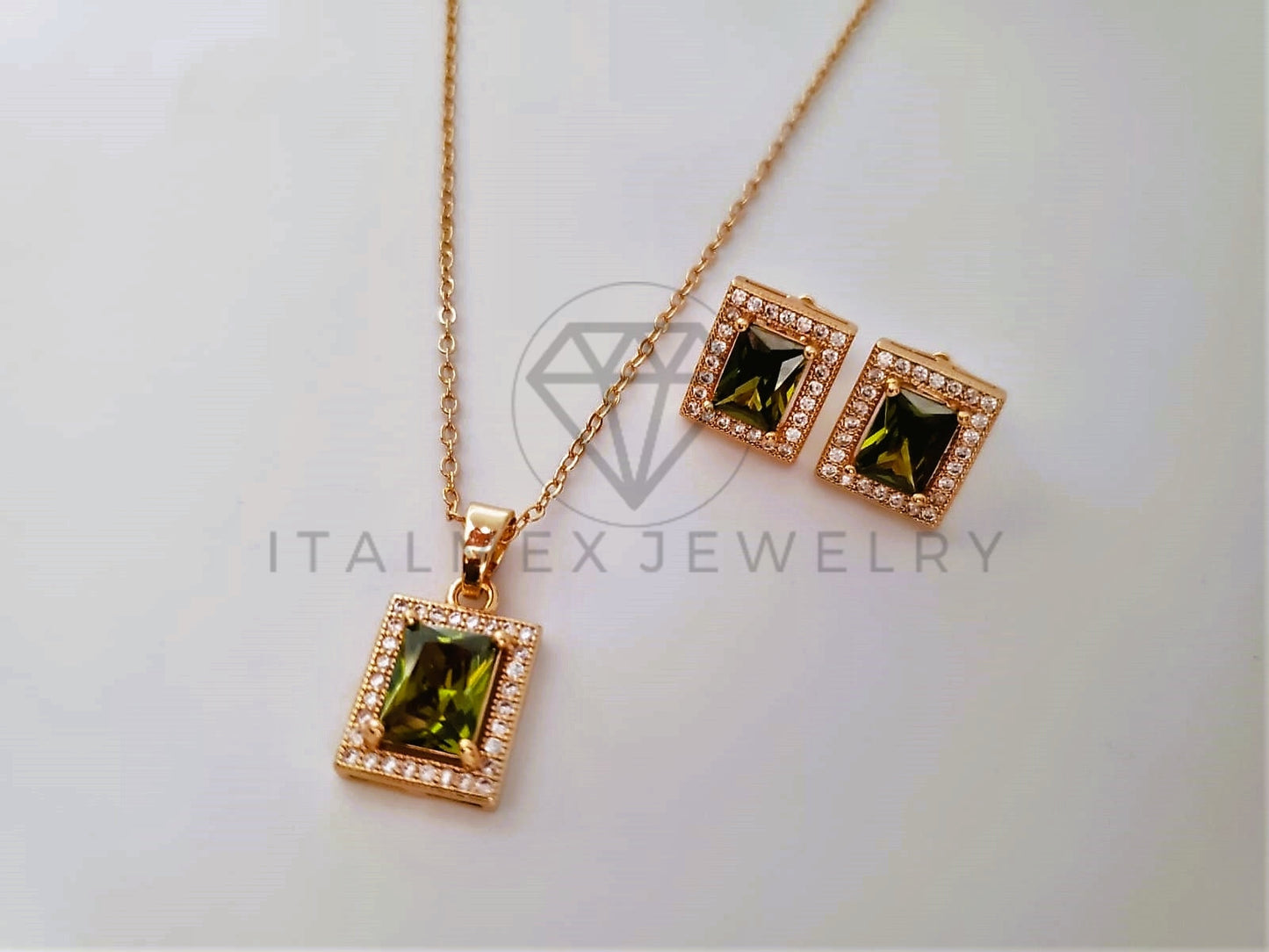 Juego de Lujo - 103943 - Diseño Corte Princesa Circonia Verde Oro Laminado 18K