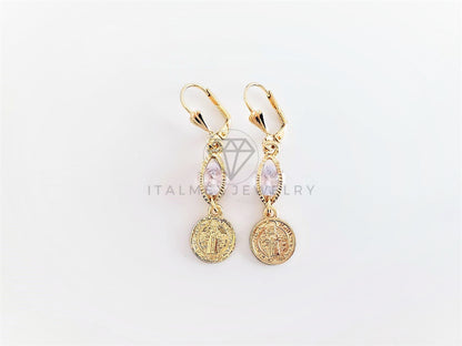 Arete Elegante - 102881 - Diseño de San Benito con CZ Clara Oro Laminado 18K