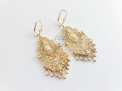 Arete de Lujo - 102900 - Arete Largo Filigrana con Virgen Oro Laminado 18K