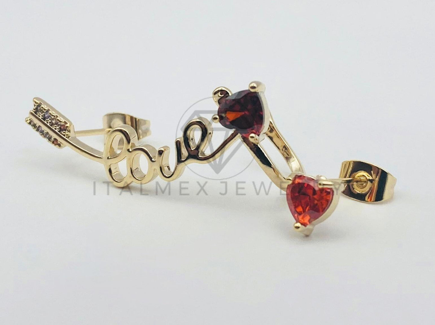 Arete de Lujo - 103426 - Diseño Flecha LOVE Circonia Roja Oro Laminado 18K