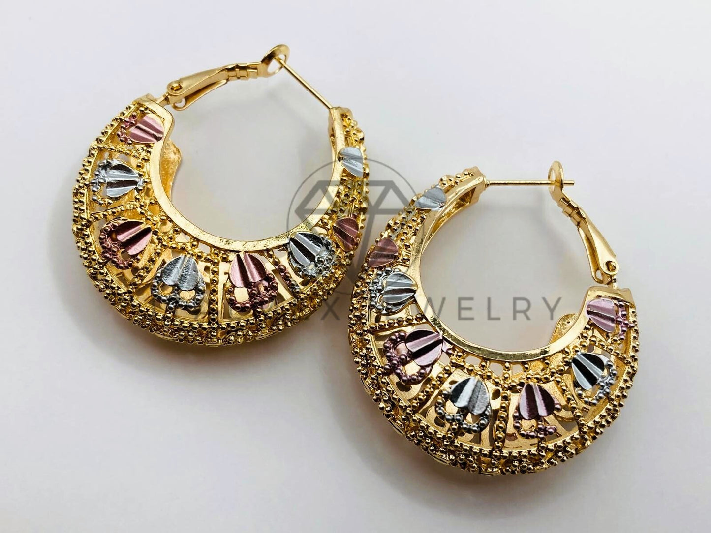 Arete de Lujo - 105985 - Diseño de Canasta Corazones de 3 Oros - Oro Laminado 18K