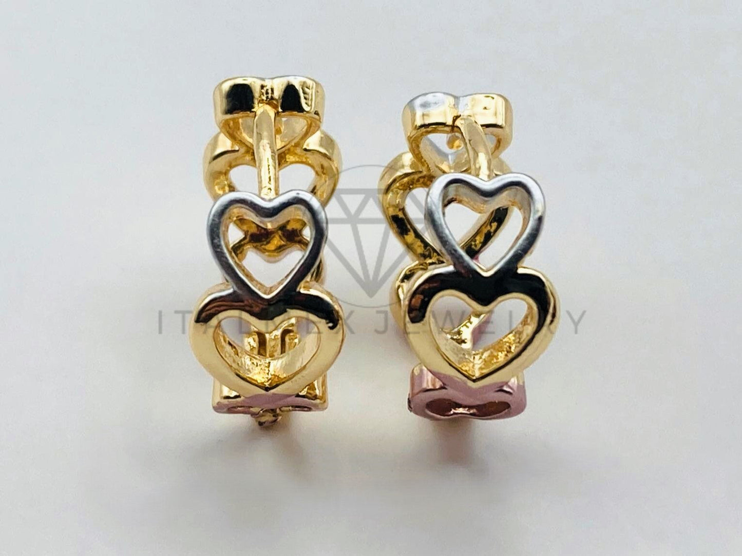 Arete de Lujo - 106002 -Huggie Corazones 3 Oros - Oro Laminado 18K