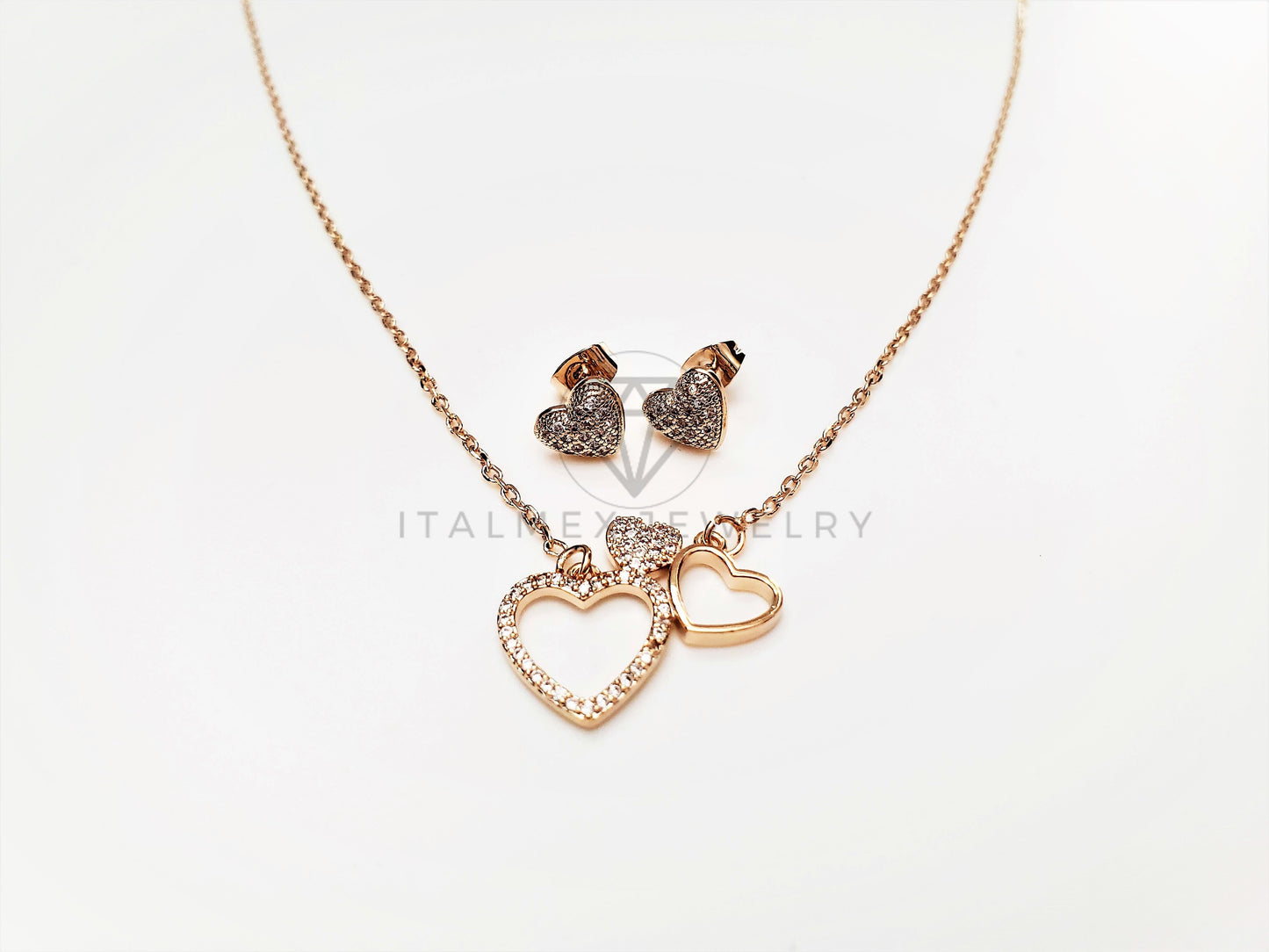 Juego de Lujo - 103407 - Diseño Corazones con CZ Clara Oro Laminado 18K