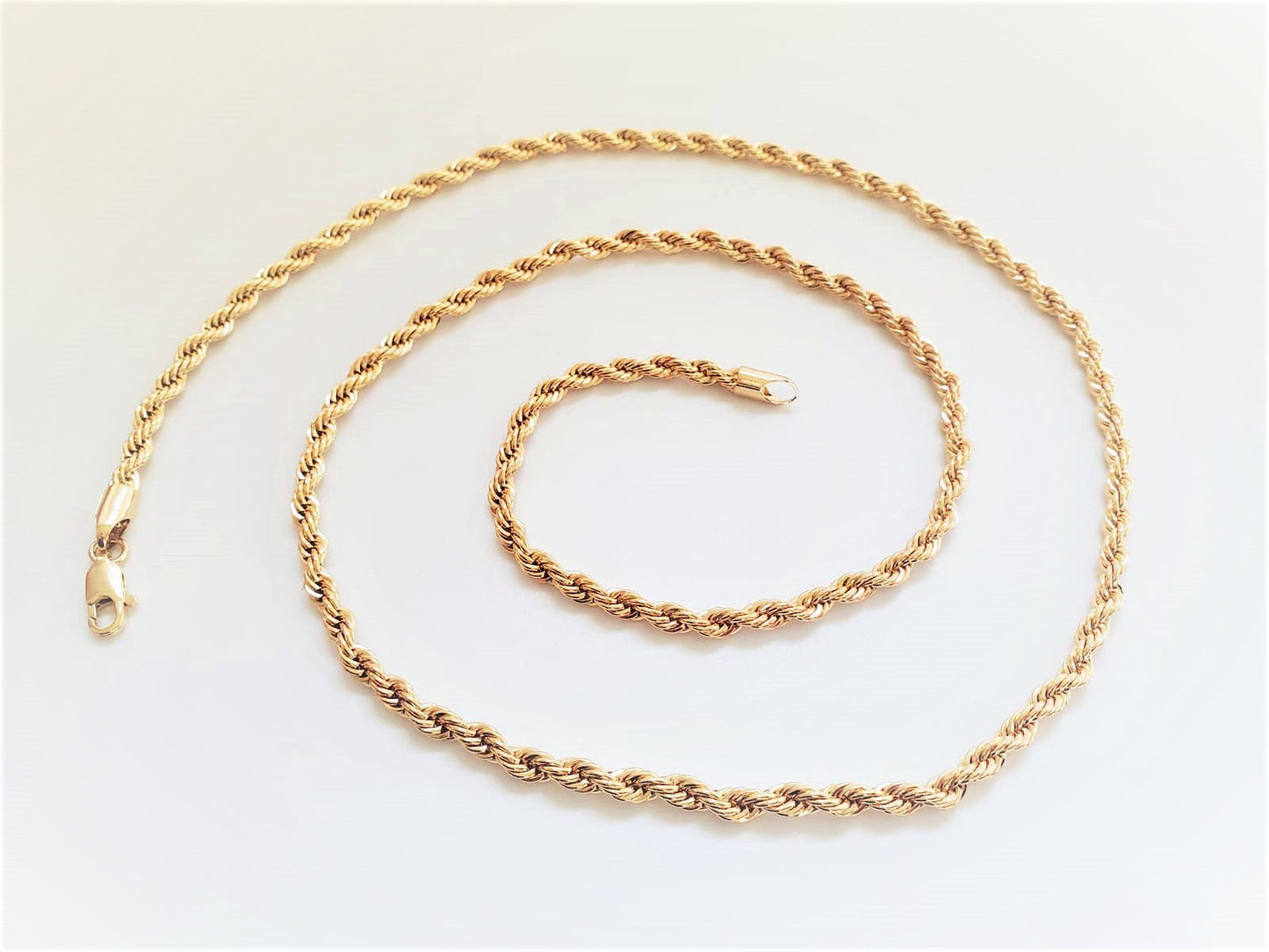 Cadena Clásica - 102833 - Estilo Torzal 4mm/28" Dorada Oro Laminado 18K