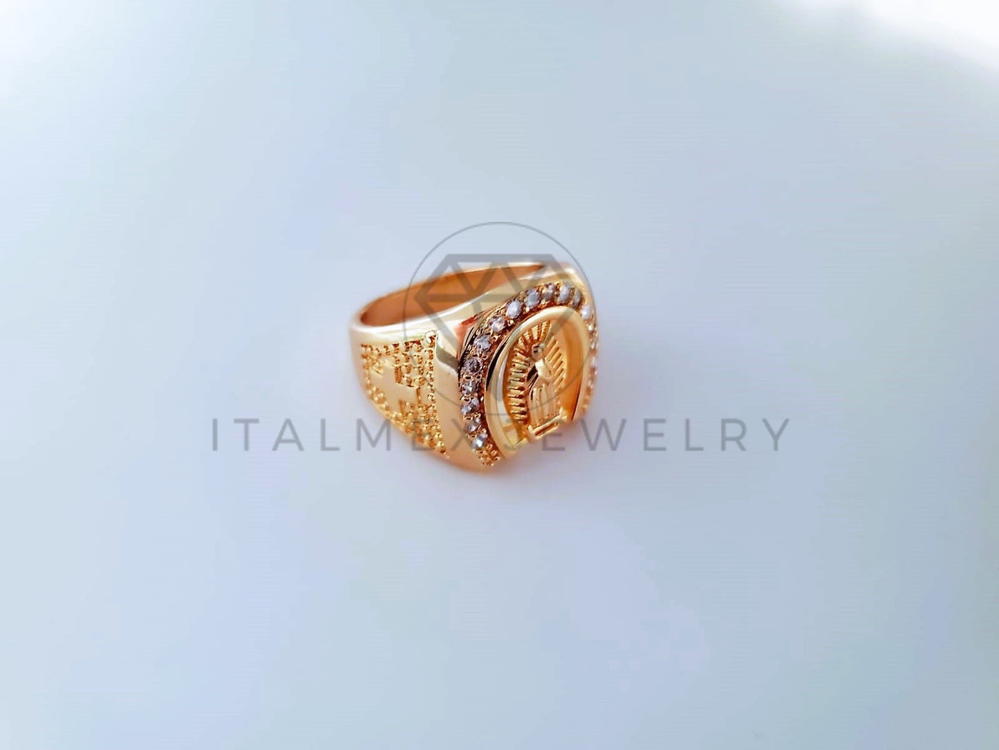 Anillo Caballero de Lujo - 103930 - Diseño Herradura y Virgen CZ Clara Oro Laminado 18K