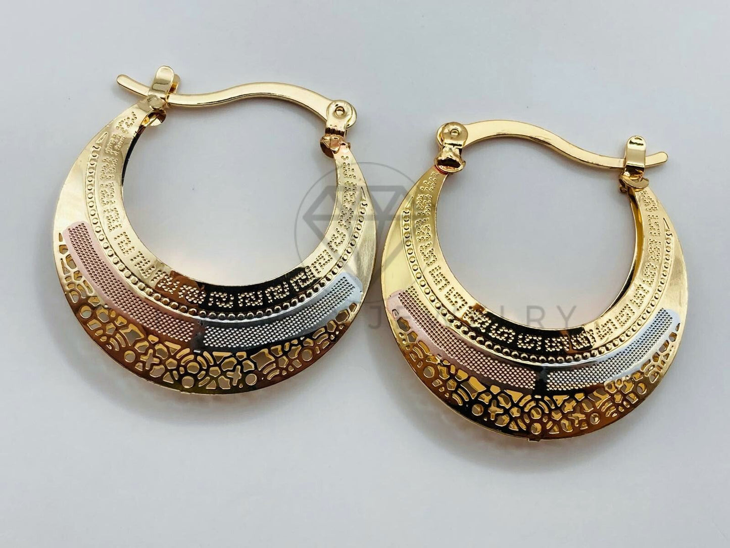 Arete de Lujo - 105768 - Arete Canasta Laser Grecas Oro Laminado 18K