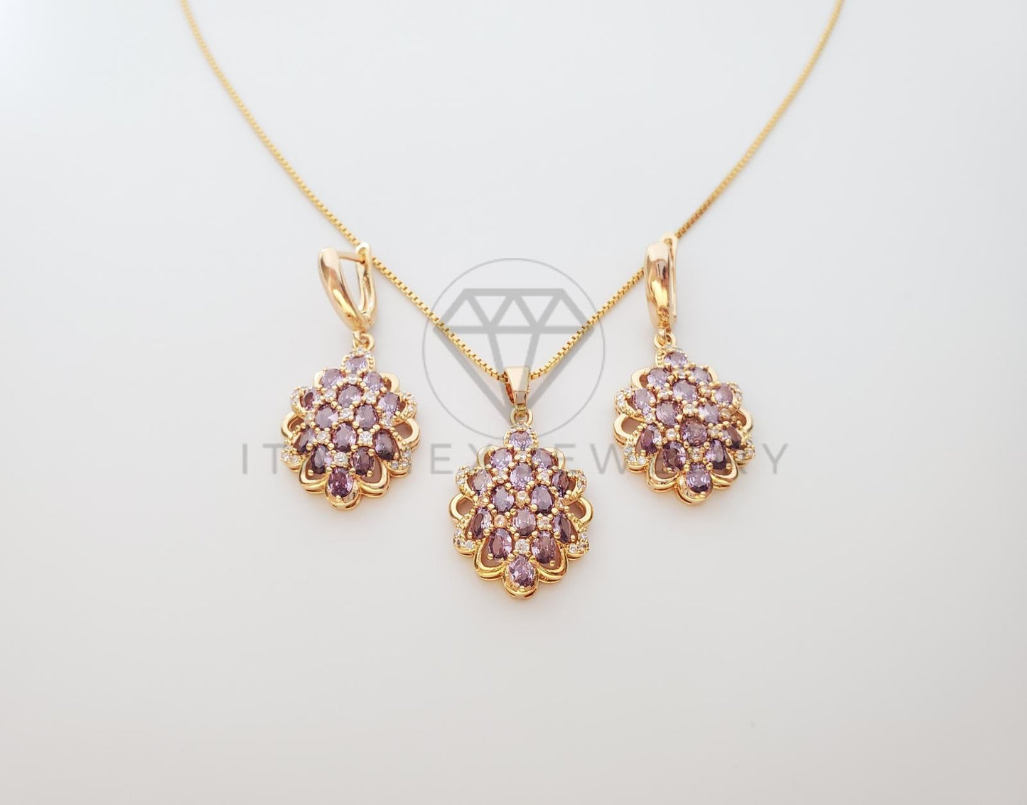 Juego de Lujo - 100618 - Diseño de CZ Color Morado Oro Laminado 18K