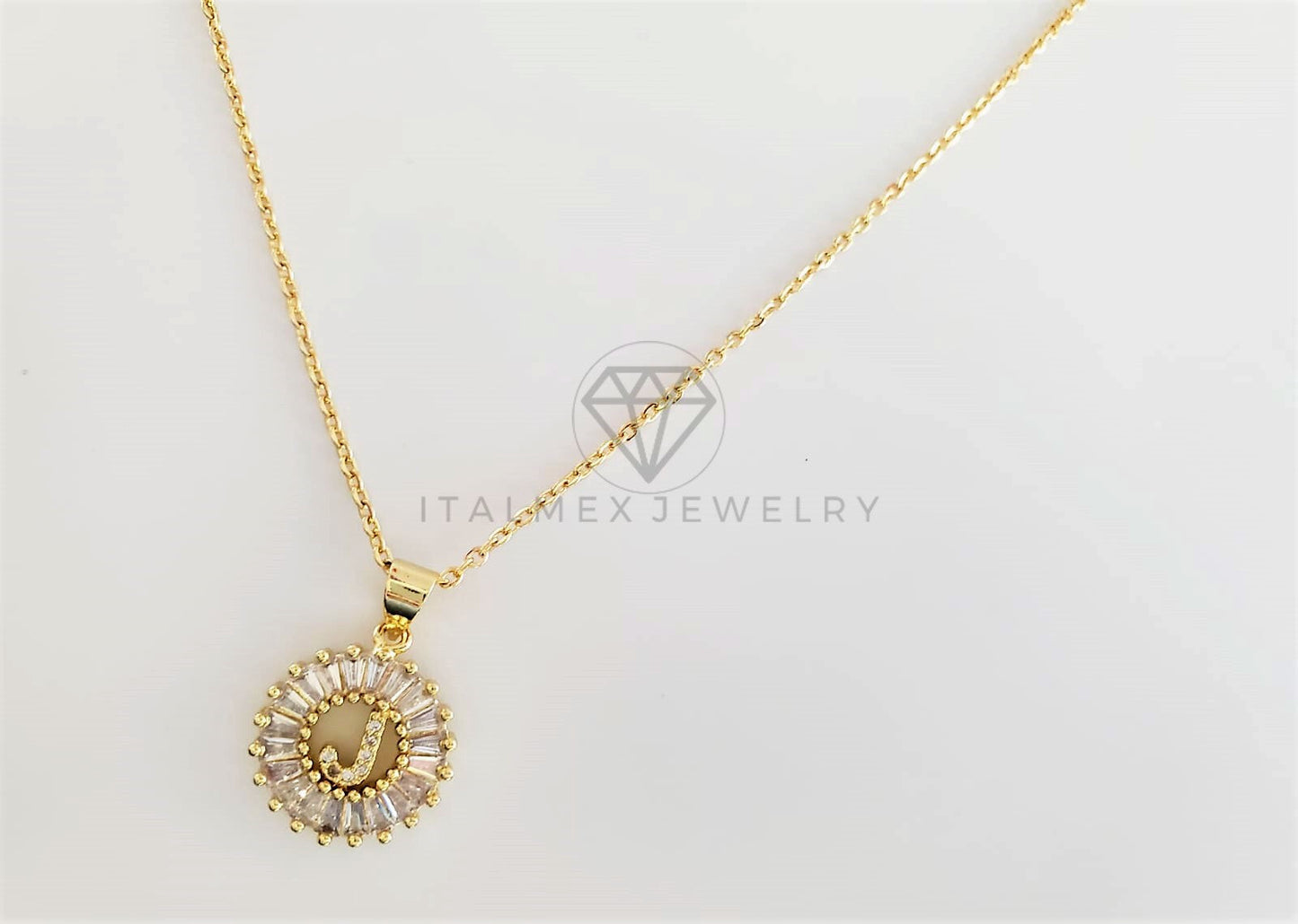 Collar Elegante - 102619 - Collar Inicial "J" Con CZ Clara Oro Laminado 18K