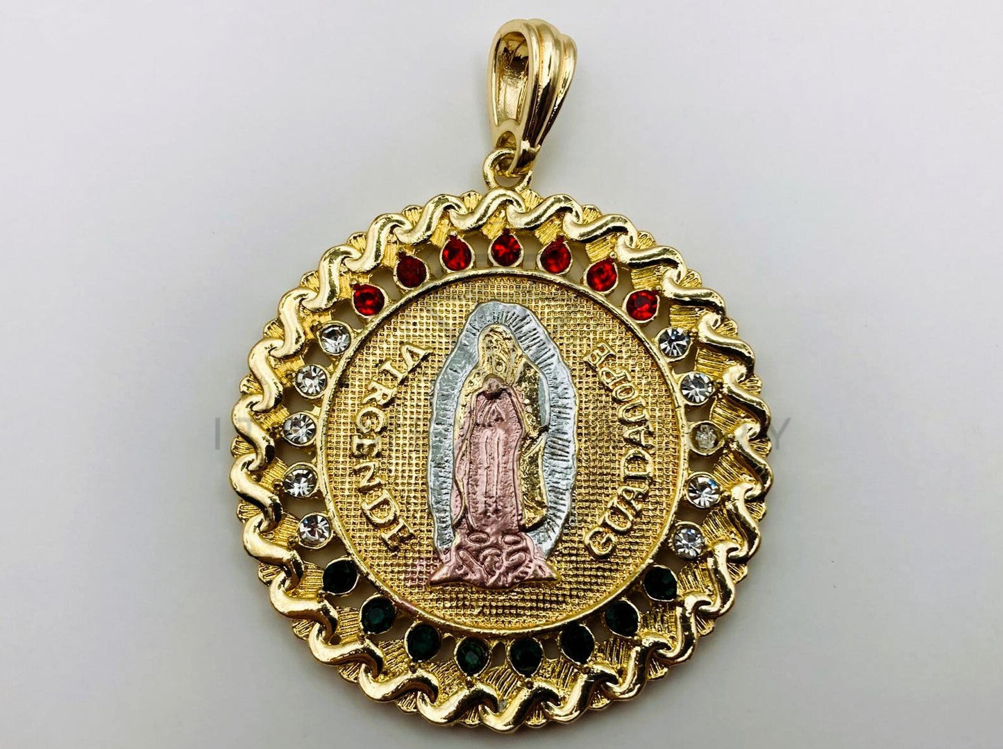 Dije de Lujo - 105659 - Moneda Virgen de Guadalupe Circonia Tricolor Oro Laminado 18K
