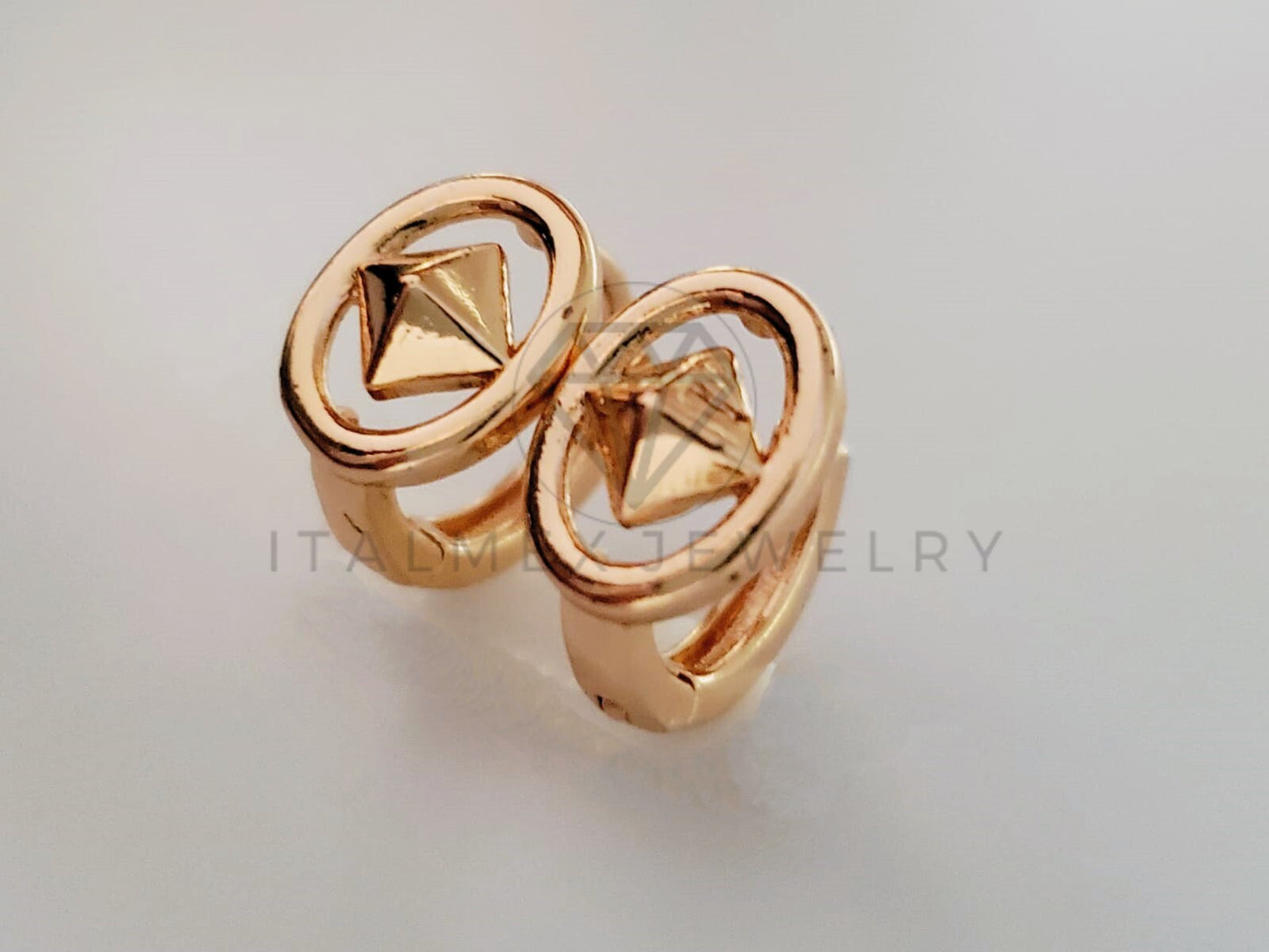 Arete de Lujo - 105362 - Huggie Estrellas Oro Laminado 18K