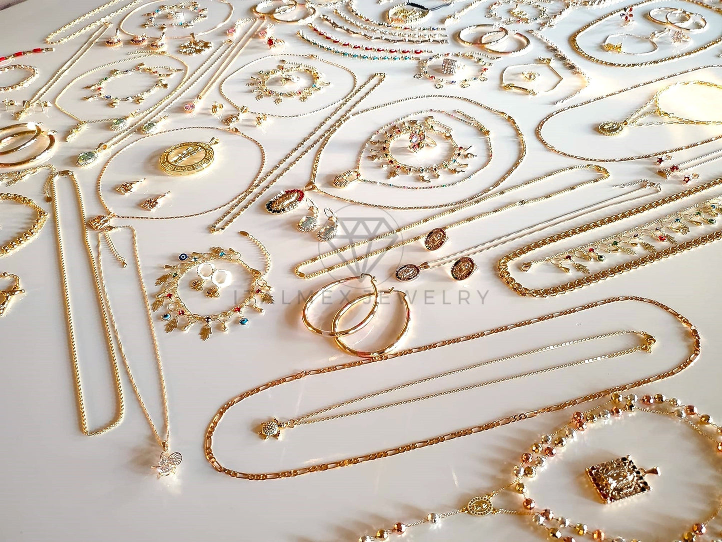 ¡Crece tu Negocio! - Paquete de 140+ Piezas Oro Laminado 18K - Mayoreo - Incluye Joyeria Religiosa
