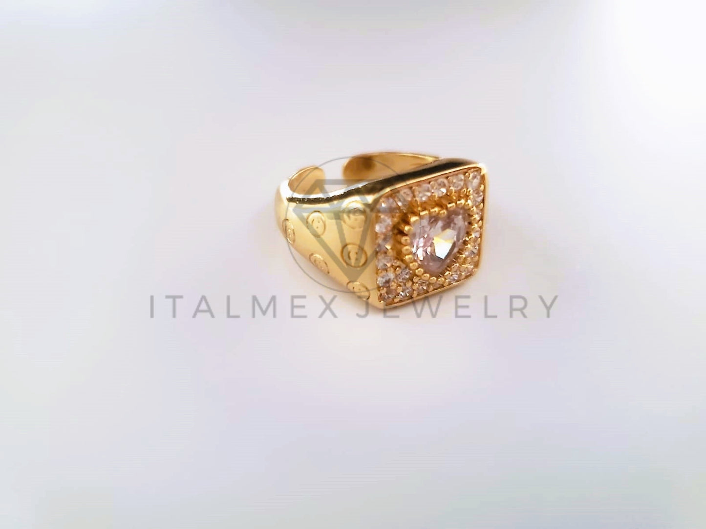 Anillo de Lujo -103759 - Diseño Graduacion Corazon CZ Clara Oro Laminado 18K