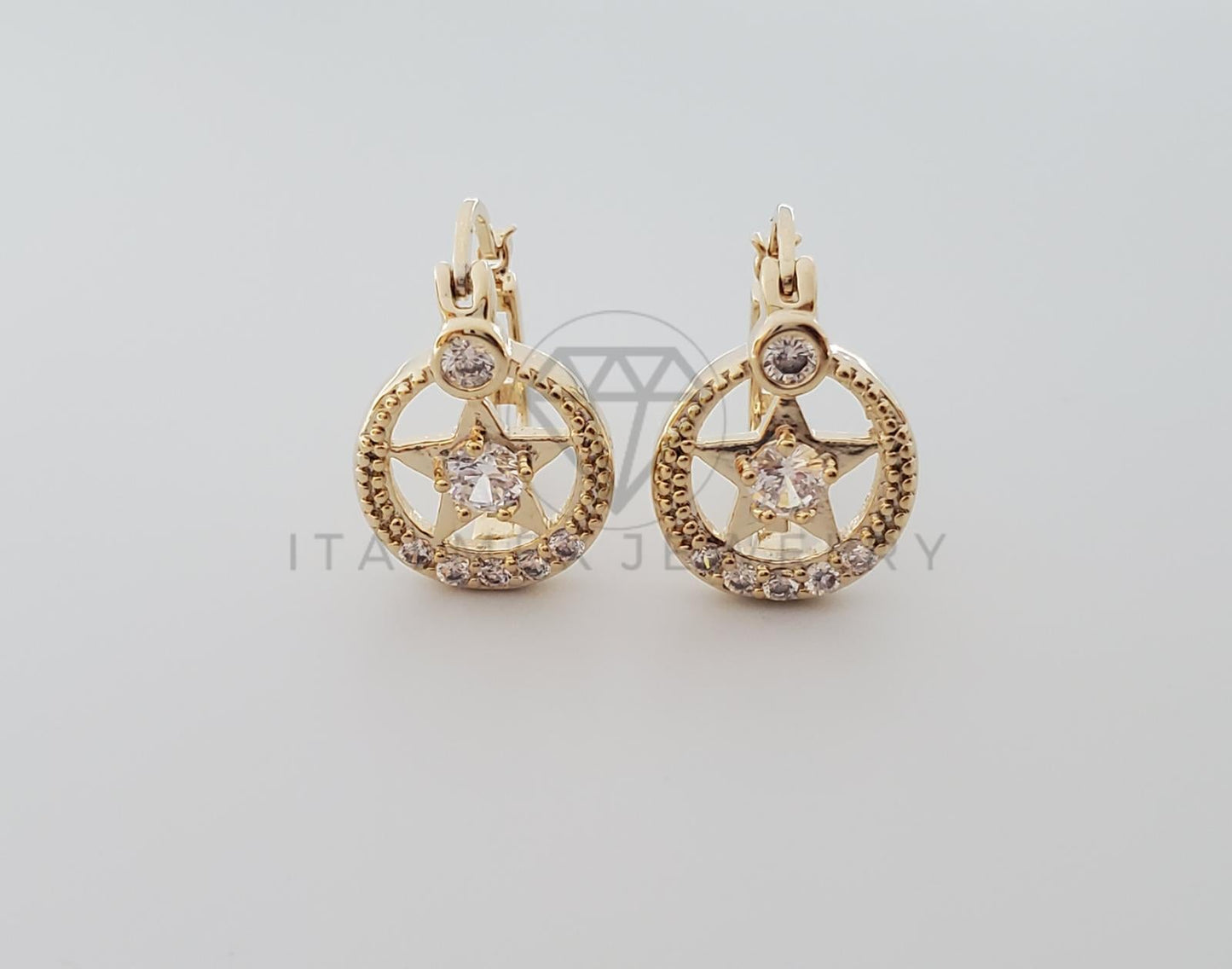 Huggie de Lujo - 100521 - Diseño de Estrella CZ Clara Oro Laminado 18K