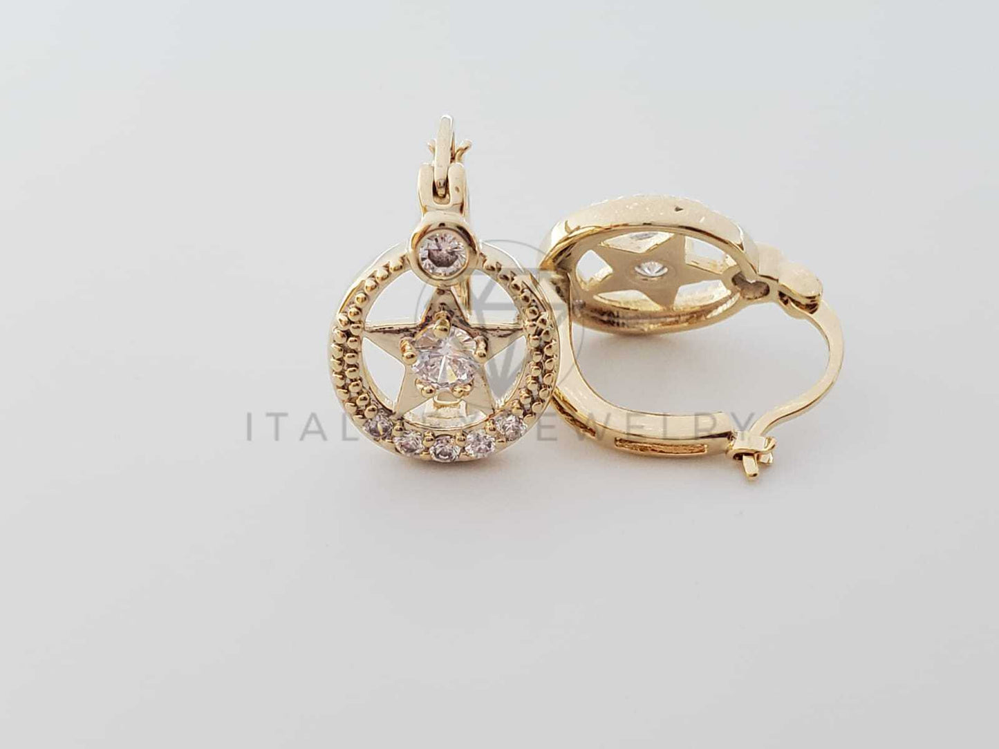 Huggie de Lujo - 100521 - Diseño de Estrella CZ Clara Oro Laminado 18K
