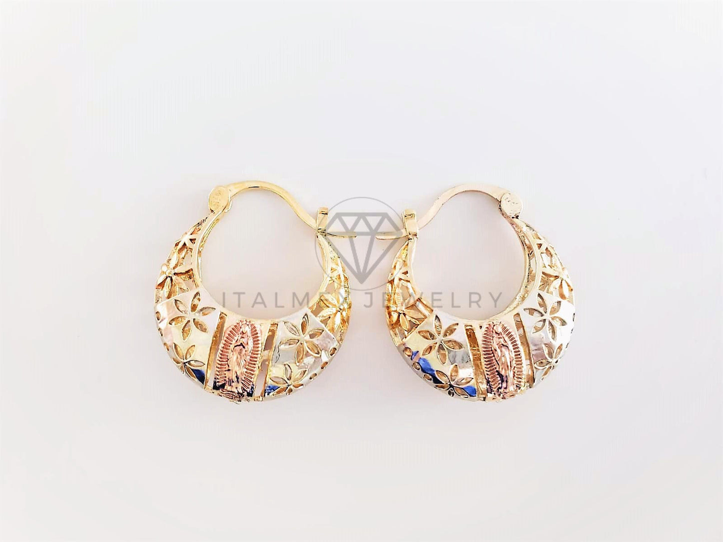 Arete Elegante - 102890 - Estilo Canasta Virgen de Guadalupe y Flores Oro Laminado 18K