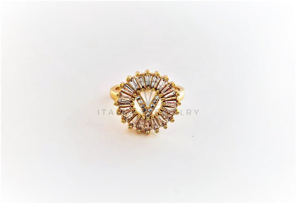 Anillo de Lujo - 102609 - Diseño Inicial "V" con CZ Clara Oro Laminado 18K