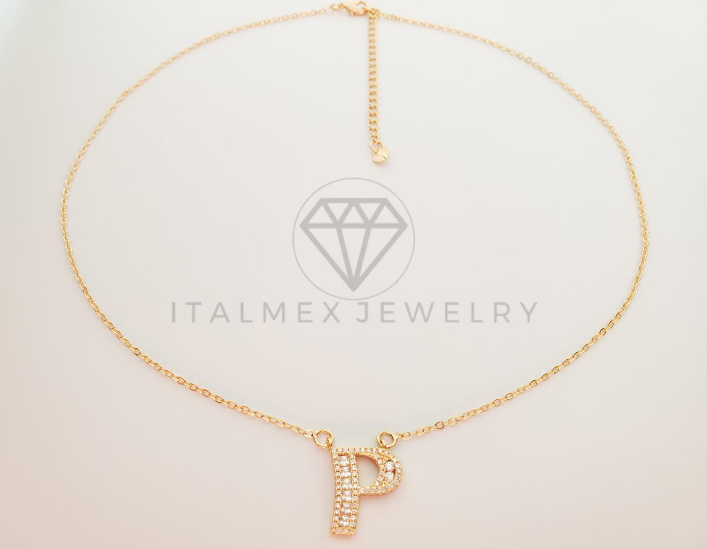 Collar Elegante - 101423 - Collar Inicial "P" Con CZ Clara Oro Laminado 18K