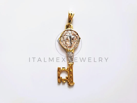 Dije Elegante - 104186 - Dije Llave San Benito 3 Tonos Oro Laminado 18K