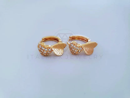 Huggie de Lujo - 104030 - Estilo Corazón Arenado CZ Clara Oro Laminado 18K