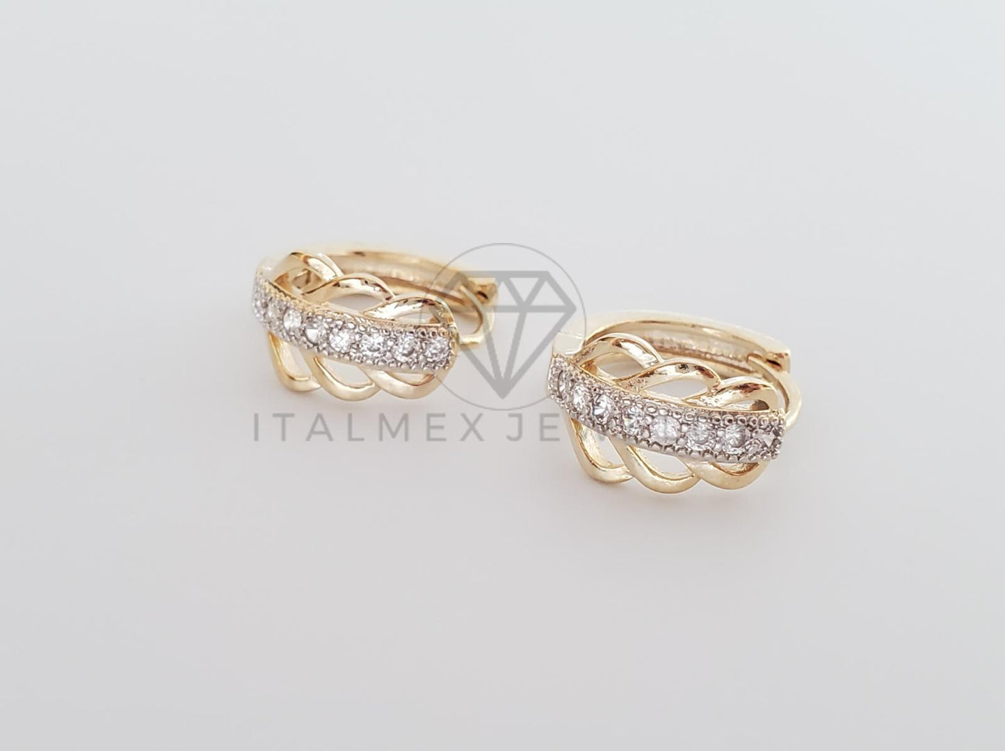 Huggie de Lujo - 101765 - Diseño de Hojita CZ Clara Oro Laminado 18K